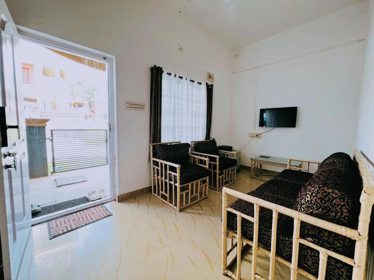 הוילה Chikmagalūr Hegde Residency מראה חיצוני תמונה