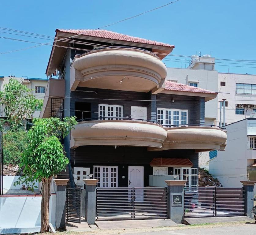 הוילה Chikmagalūr Hegde Residency מראה חיצוני תמונה
